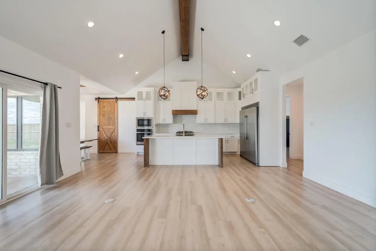 Photo 12 — 823 13th Street, Wolfforth, TX 79382