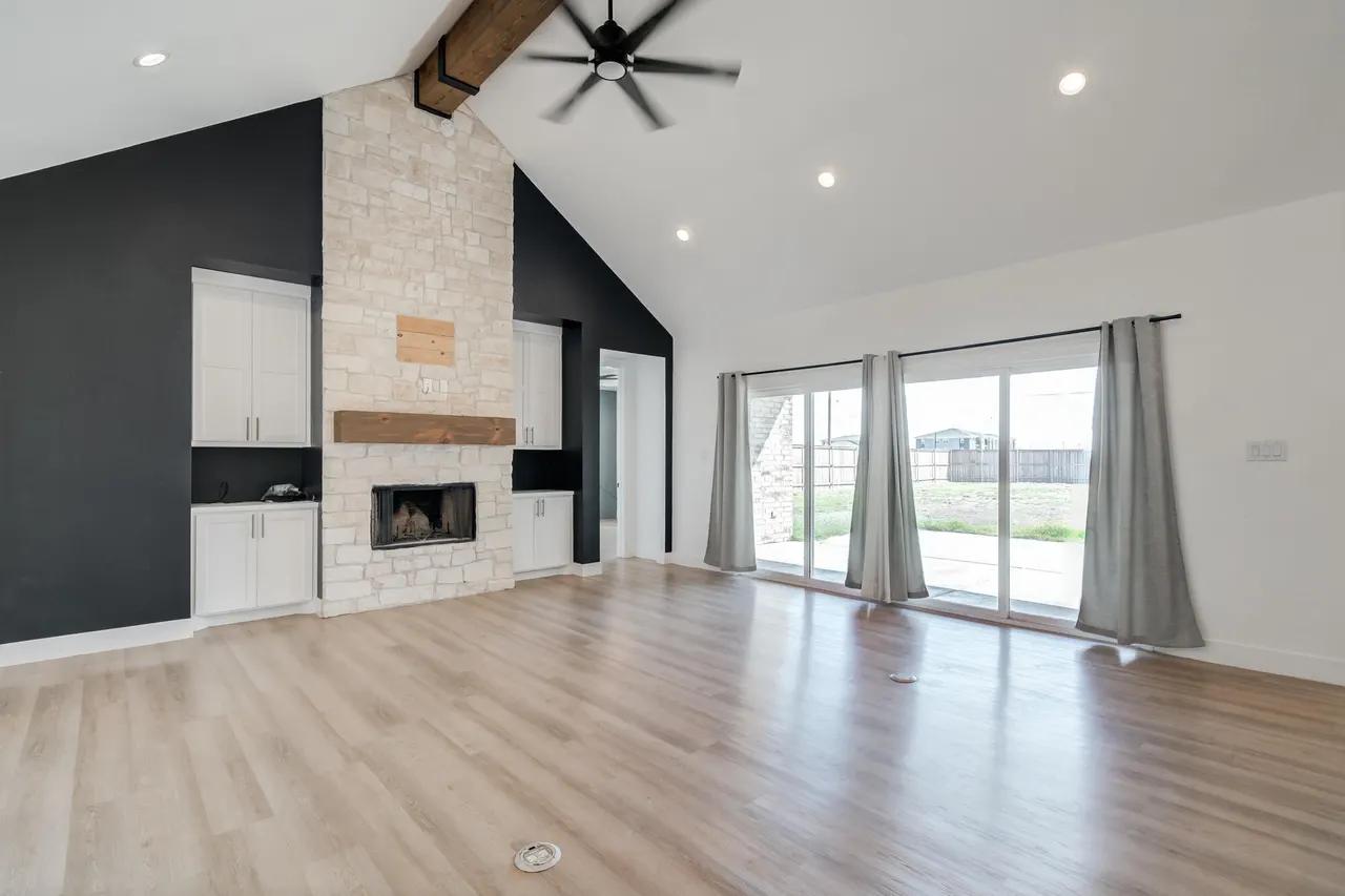 Photo 11 — 823 13th Street, Wolfforth, TX 79382