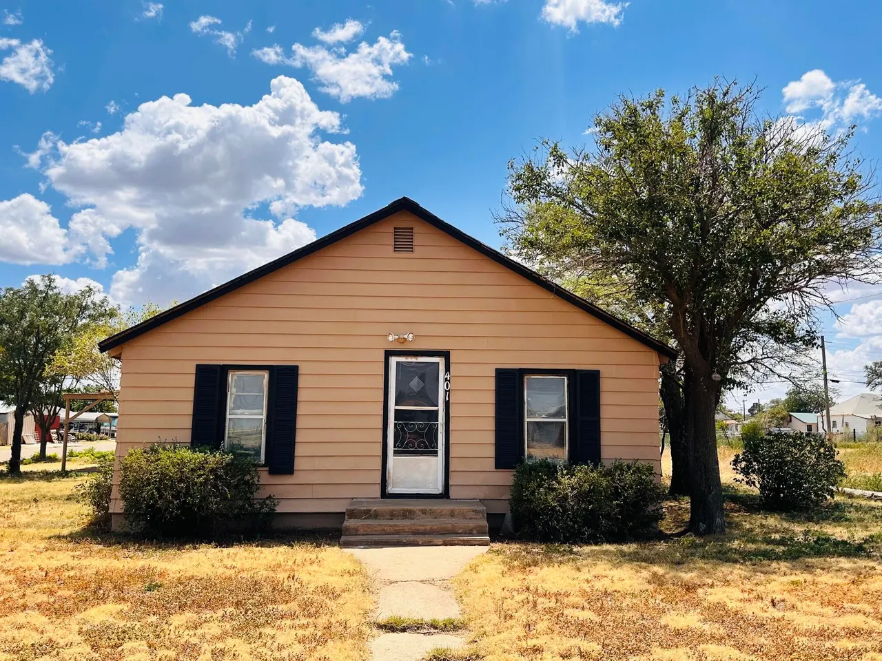 Photo 2 — 401 W Ross Street, Floydada, TX 79235