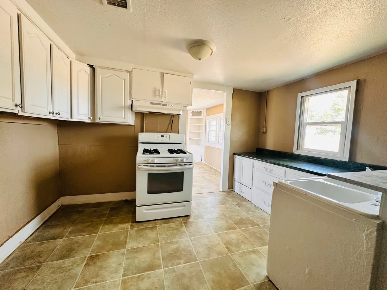 Photo 11 — 401 W Ross Street, Floydada, TX 79235