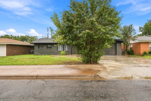 Photo 2 — 4907 17th Street, Lubbock, TX 79416