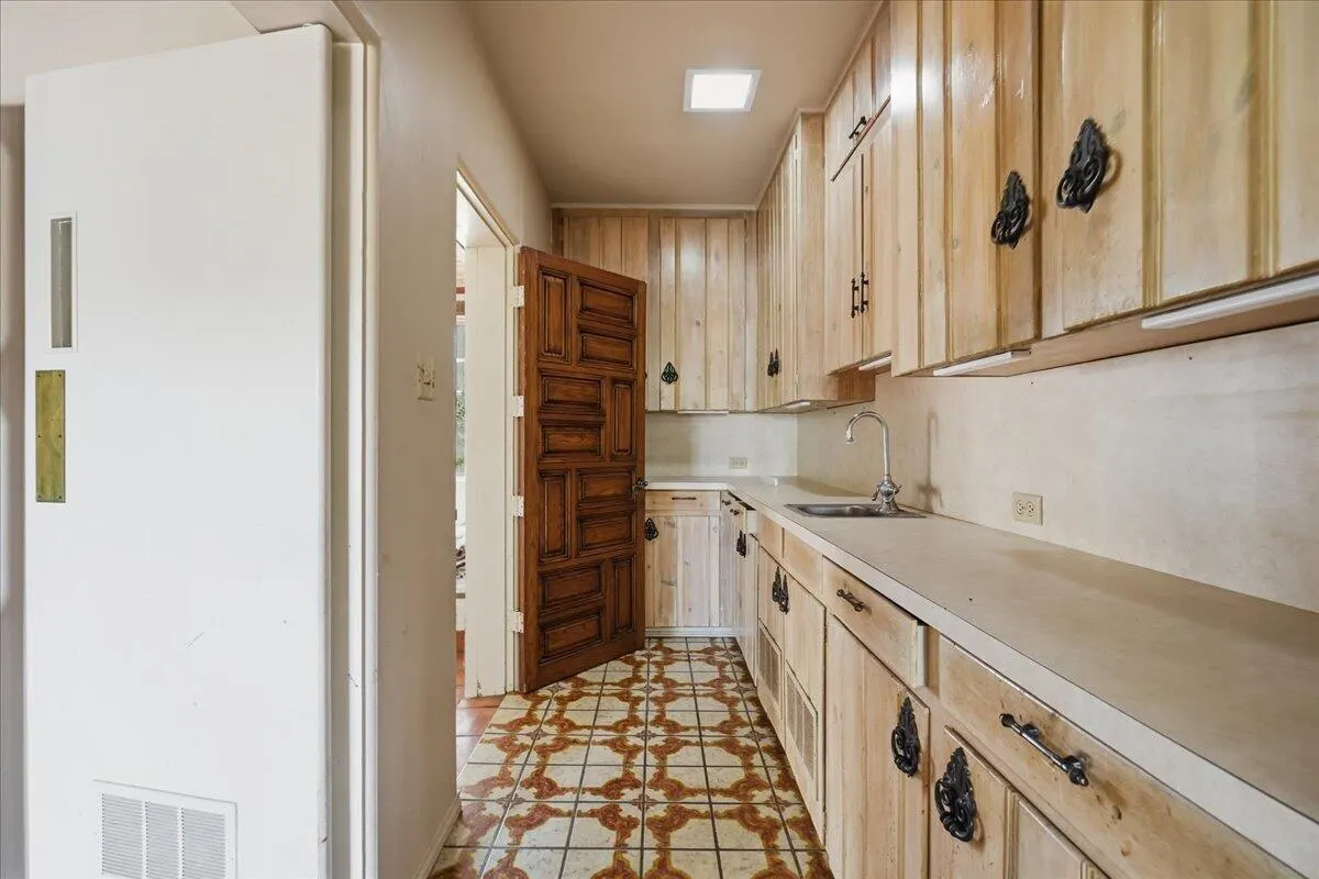Photo 7 — 1713 32nd Street, Lubbock, TX 79411