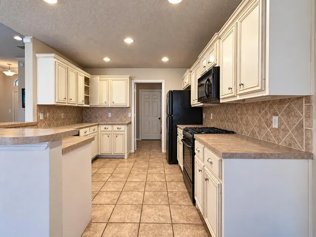 Photo 7 — 7506 85th Street, Lubbock, TX 79424
