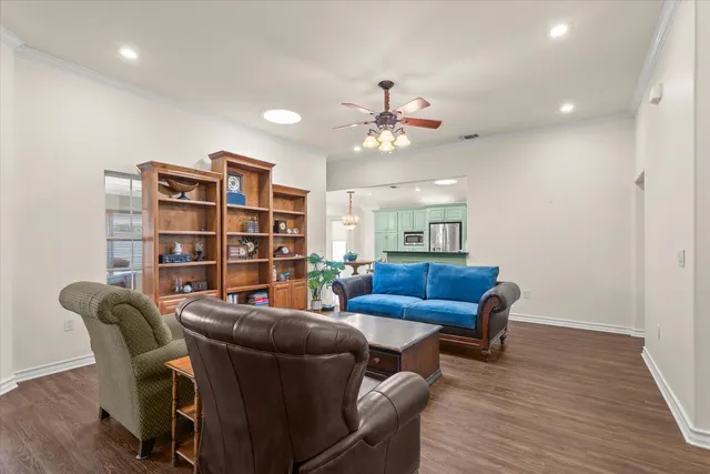 Photo 5 — 114 Indiana Avenue, Levelland, TX 79336