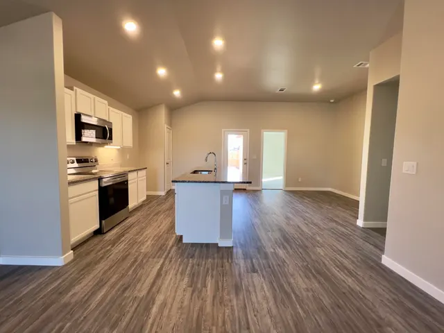 Photo 4 — 3212 Aberdeen Avenue, Wolfforth, TX 79382