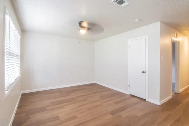 Photo 4 — 5105 39th Street, Lubbock, TX 79414