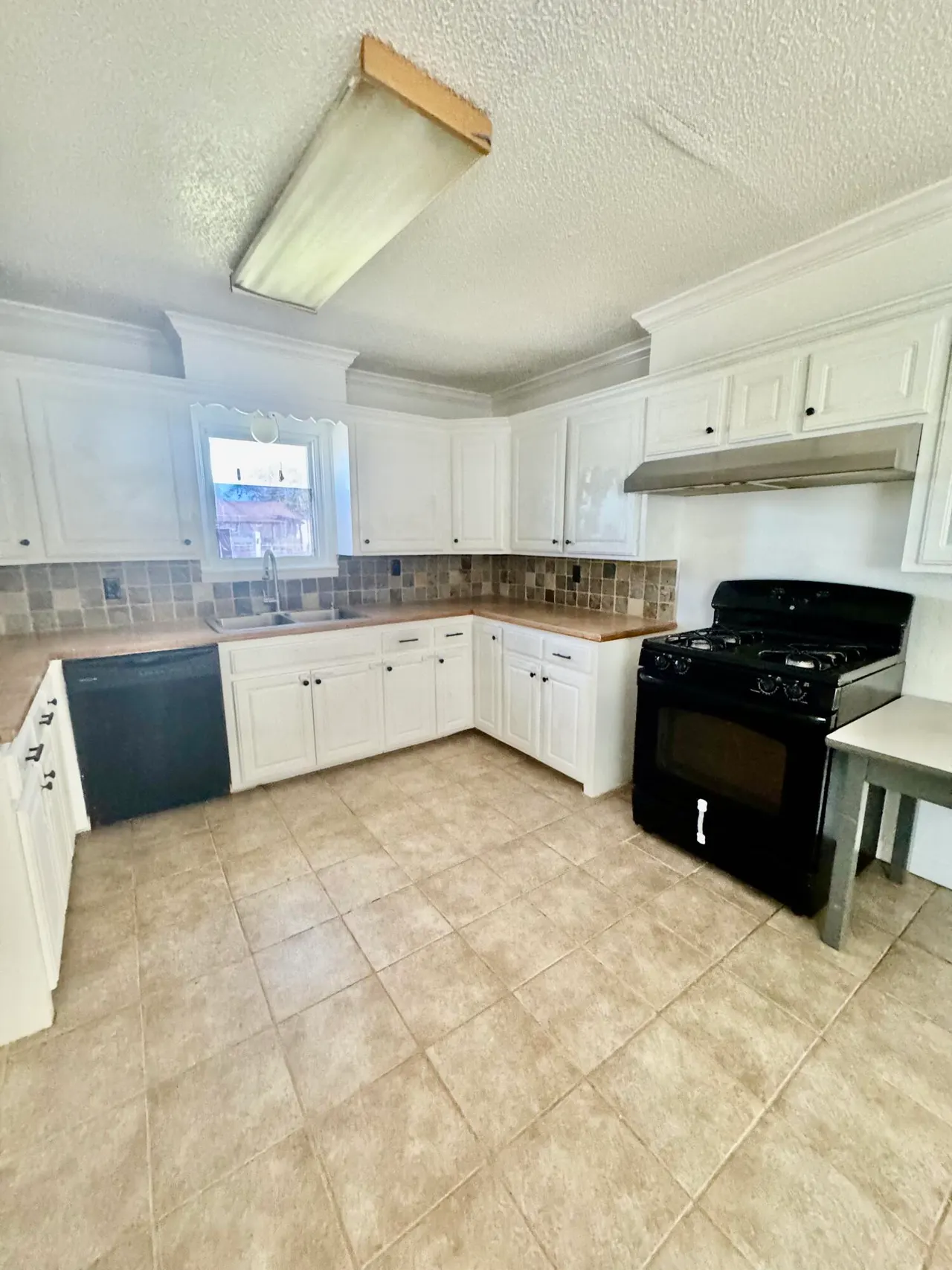 Photo 3 — 415 6th Street, Wolfforth, TX 79382