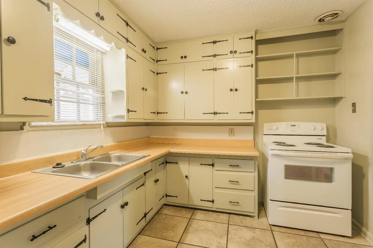 Photo 4 — 2820 25th Street A, Lubbock, TX 79410