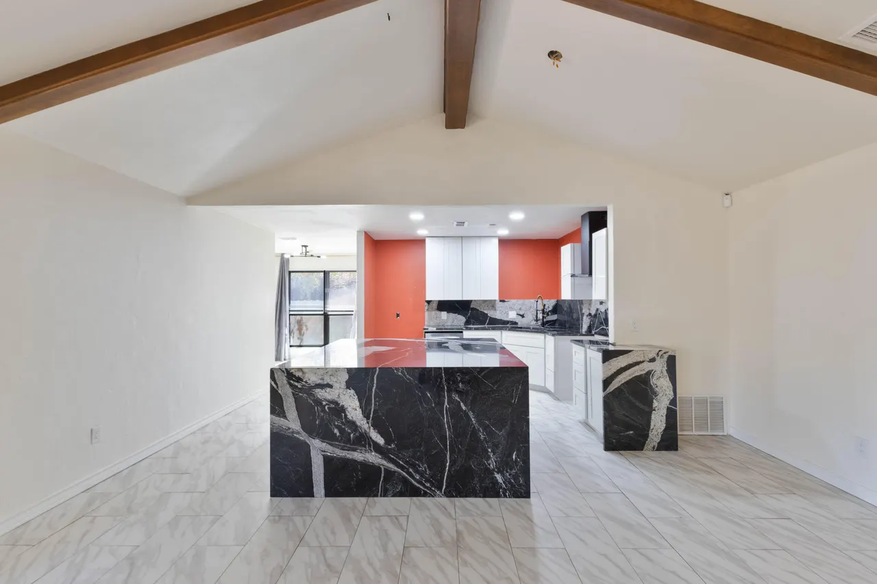 Photo 2 — 7705 Dixon Avenue, Lubbock, TX 79423