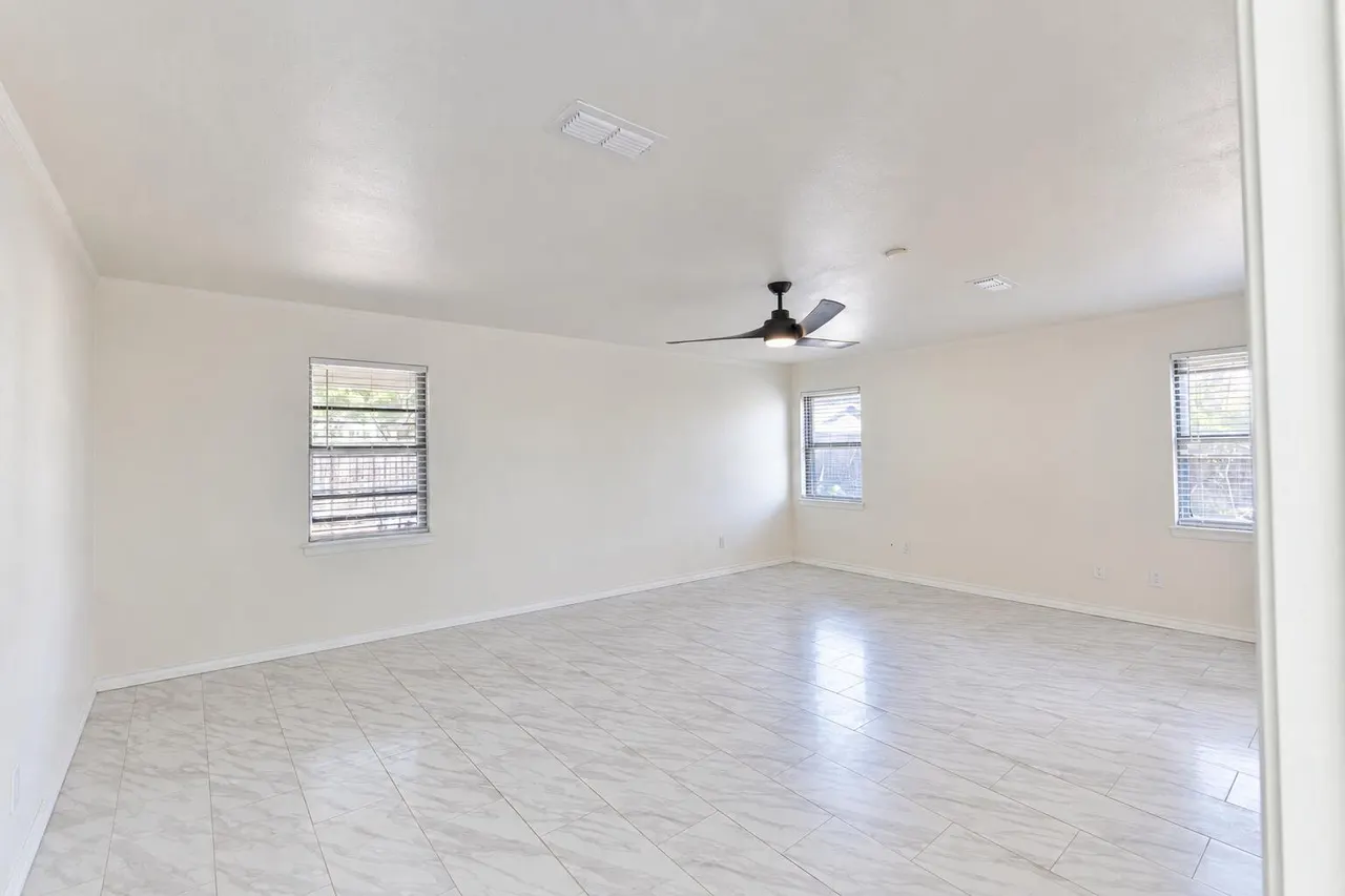 Photo 6 — 7705 Dixon Avenue, Lubbock, TX 79423