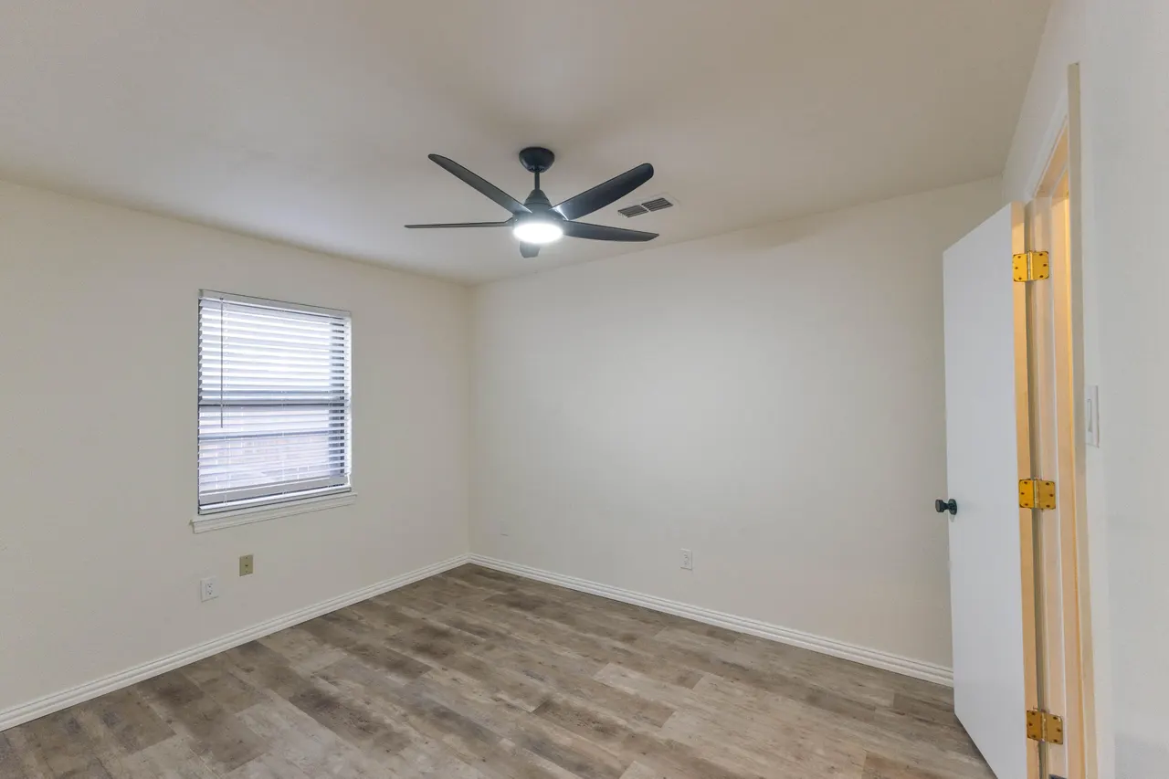 Photo 11 — 7705 Dixon Avenue, Lubbock, TX 79423