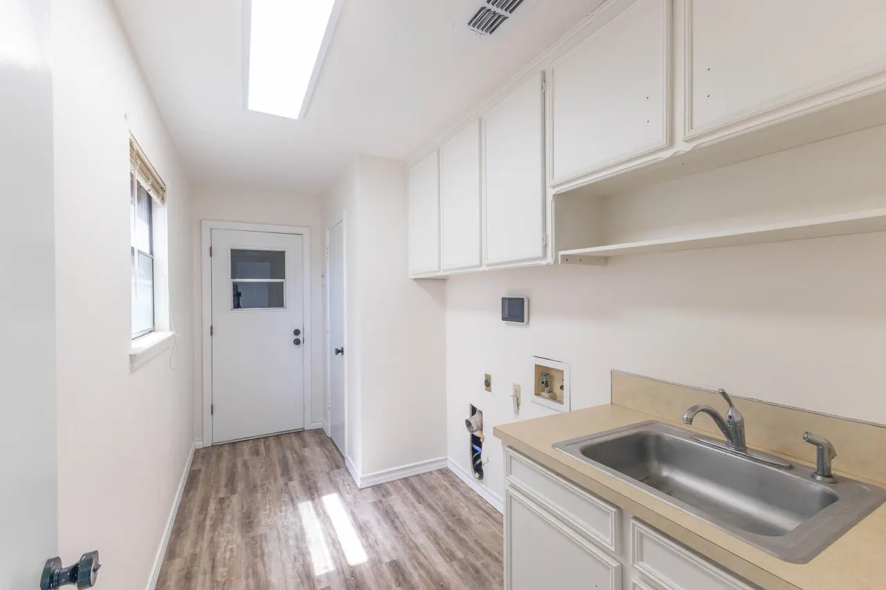 Photo 14 — 7705 Dixon Avenue, Lubbock, TX 79423
