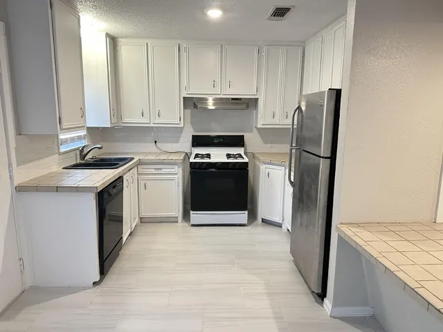 Photo 5 — 2314 32nd Street, Lubbock, TX 79411