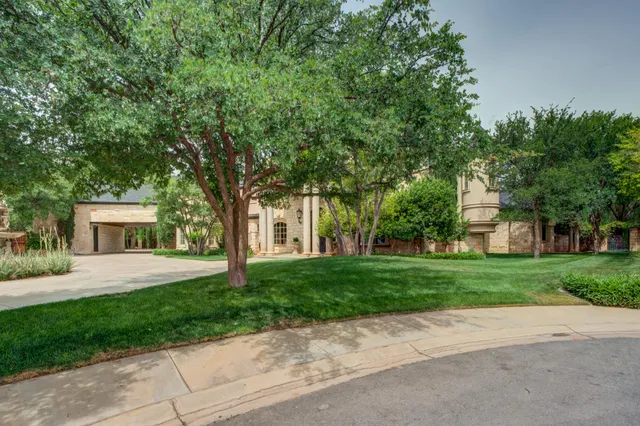 Photo 5 — 11002 Richmond Avenue, Lubbock, TX 79424