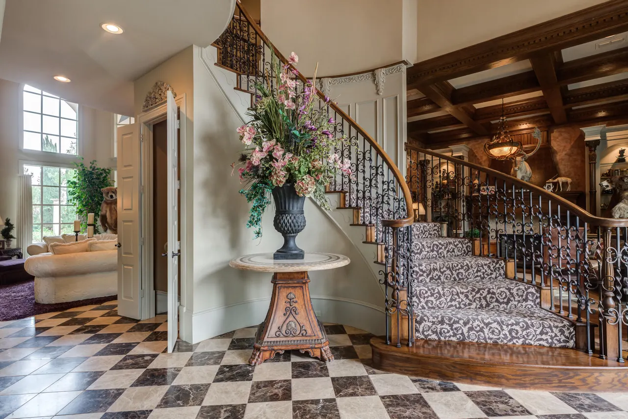 Photo 15 — 11002 Richmond Avenue, Lubbock, TX 79424