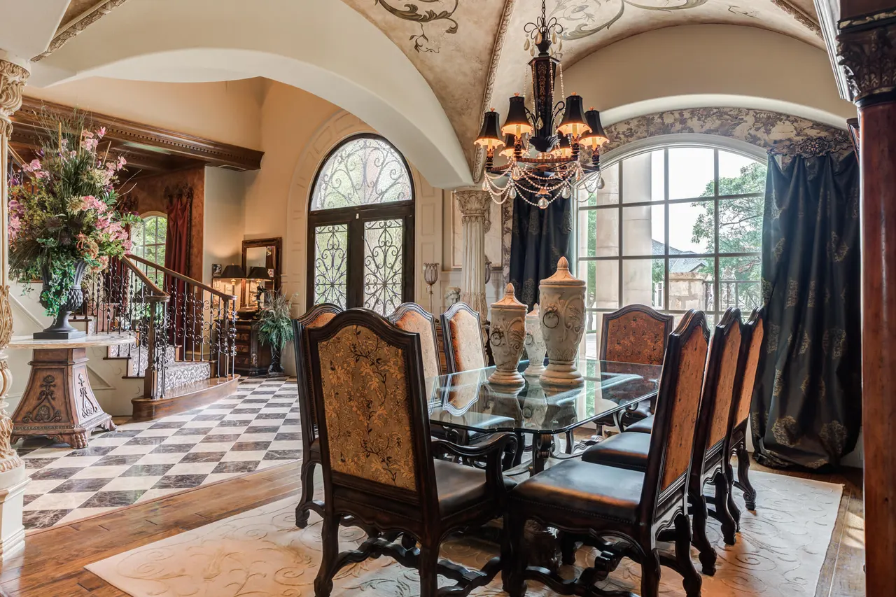 Photo 23 — 11002 Richmond Avenue, Lubbock, TX 79424