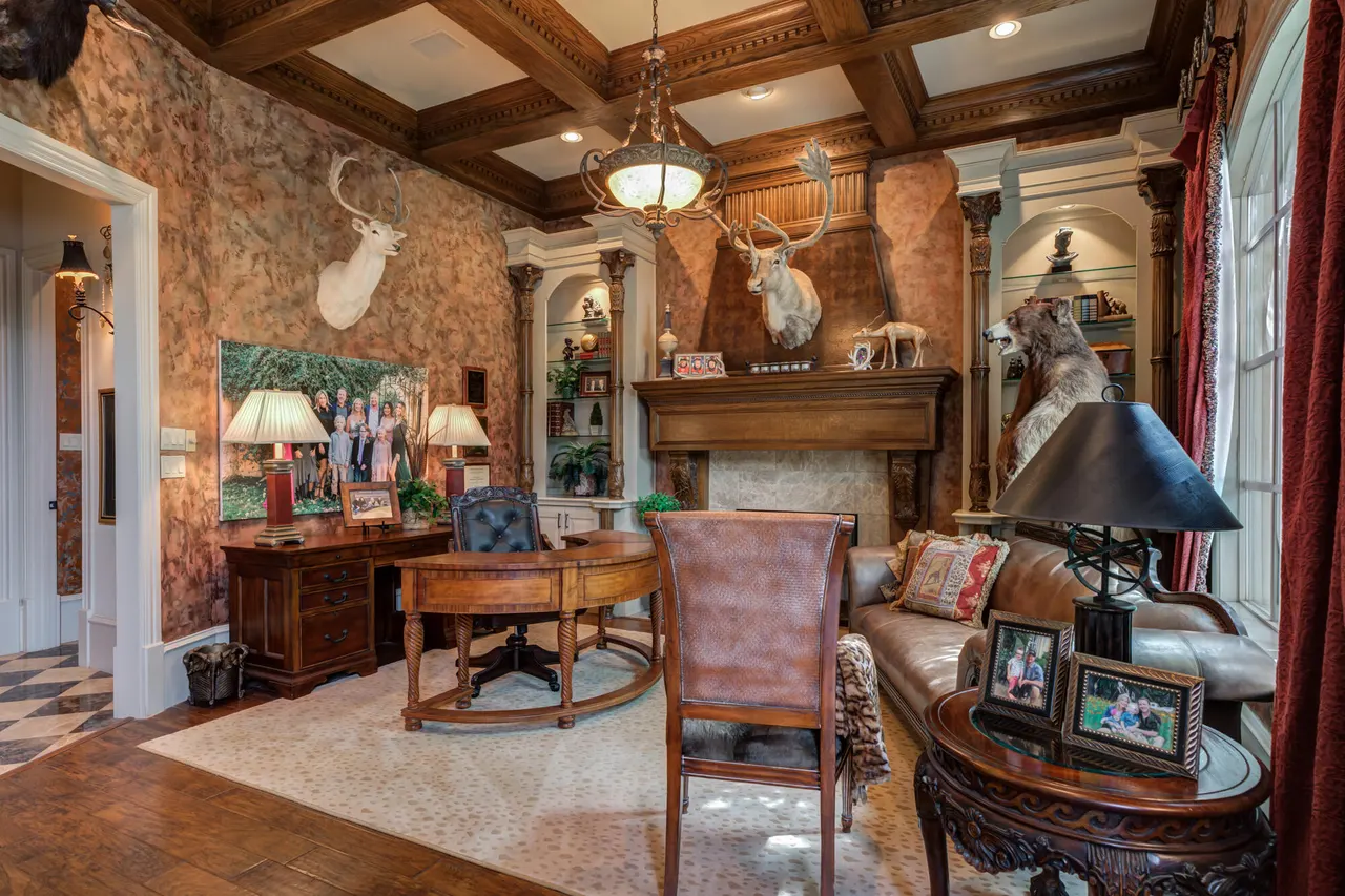 Photo 27 — 11002 Richmond Avenue, Lubbock, TX 79424