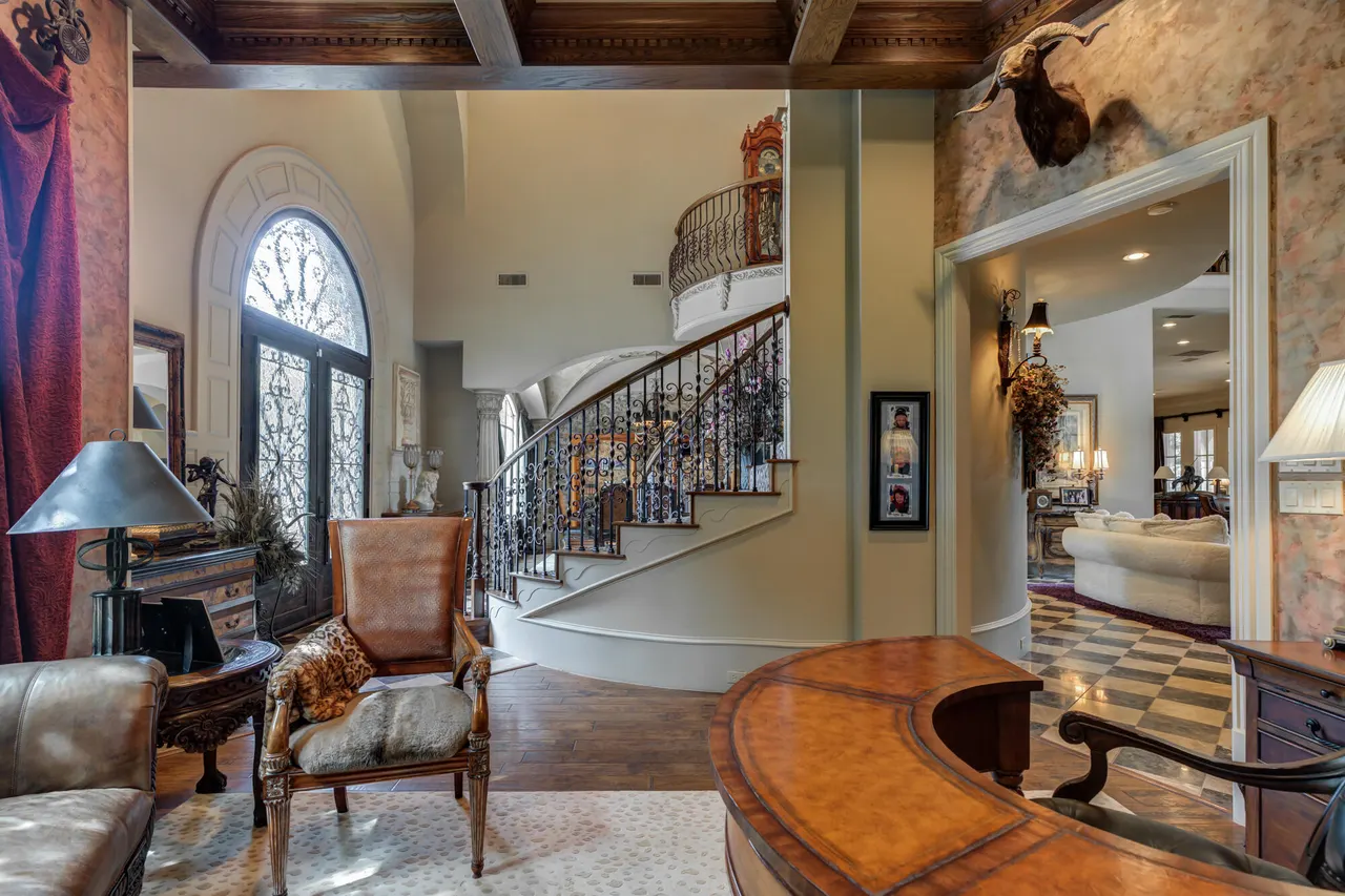 Photo 29 — 11002 Richmond Avenue, Lubbock, TX 79424