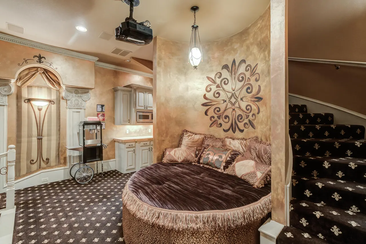 Photo 39 — 11002 Richmond Avenue, Lubbock, TX 79424