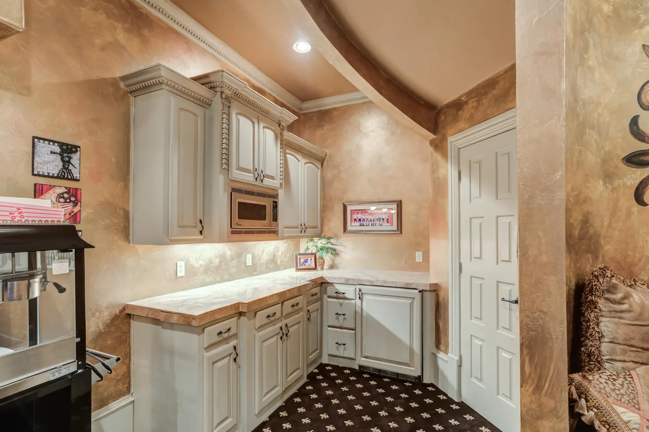 Photo 40 — 11002 Richmond Avenue, Lubbock, TX 79424