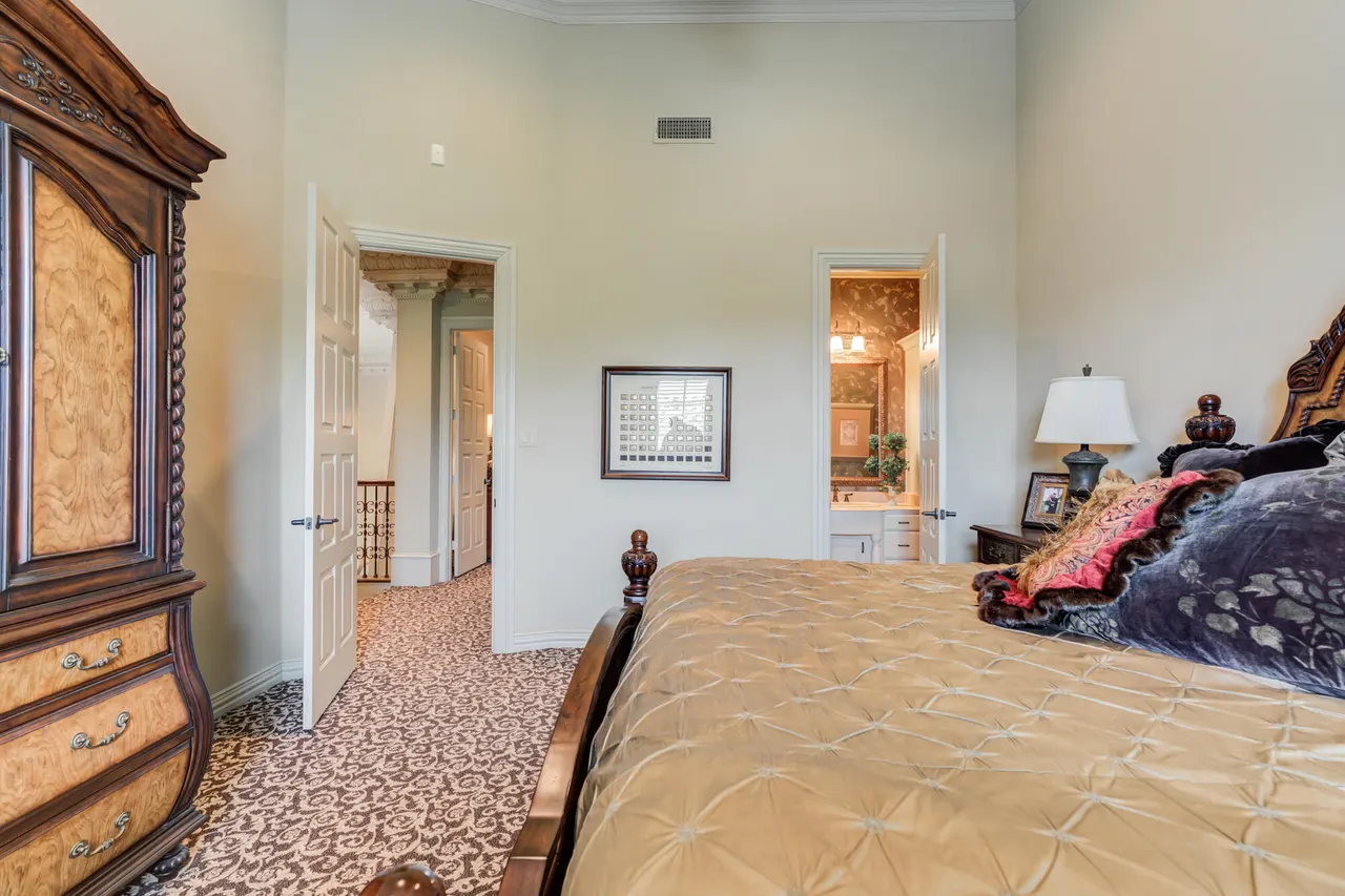 Photo 98 — 11002 Richmond Avenue, Lubbock, TX 79424