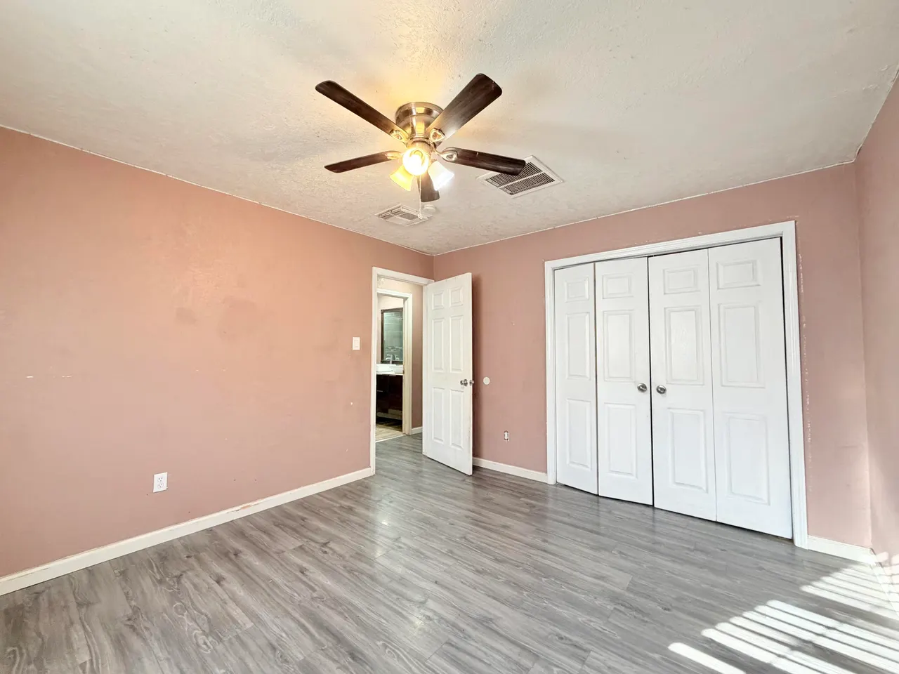 Photo 14 — 2408 E 30th Street, Lubbock, TX 79404