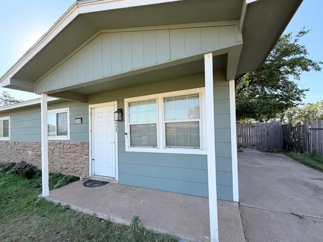 Photo 2 — 2408 E 30th Street, Lubbock, TX 79404