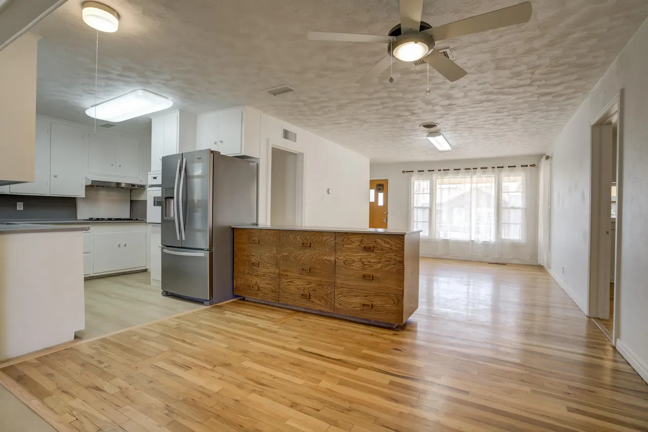 Photo 8 — 905 10th Street, Ralls, TX 79357