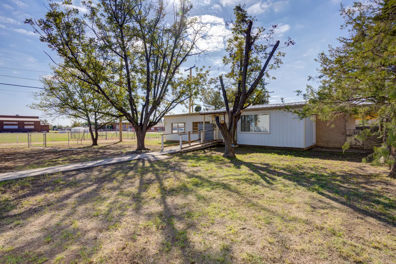 Photo 32 — 905 10th Street, Ralls, TX 79357