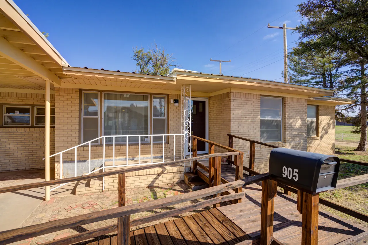 Photo 2 — 905 10th Street, Ralls, TX 79357