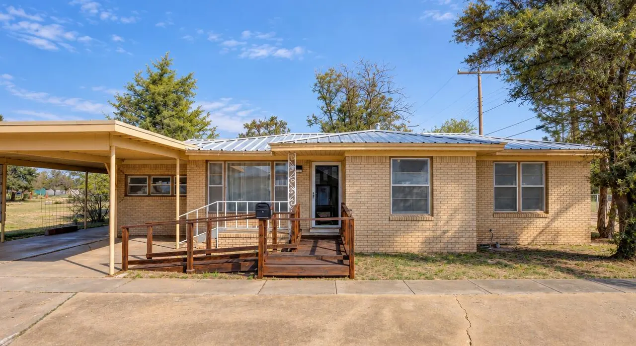 Front exterior — 905 10th Street, Ralls, TX 79357