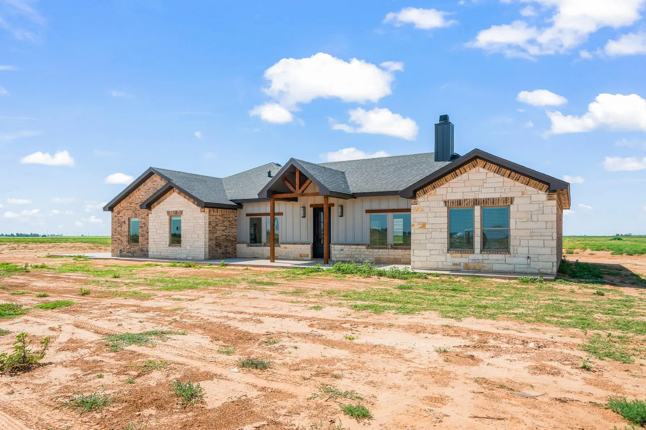 Photo 2 — 706 E F M 597, Abernathy, TX 79311