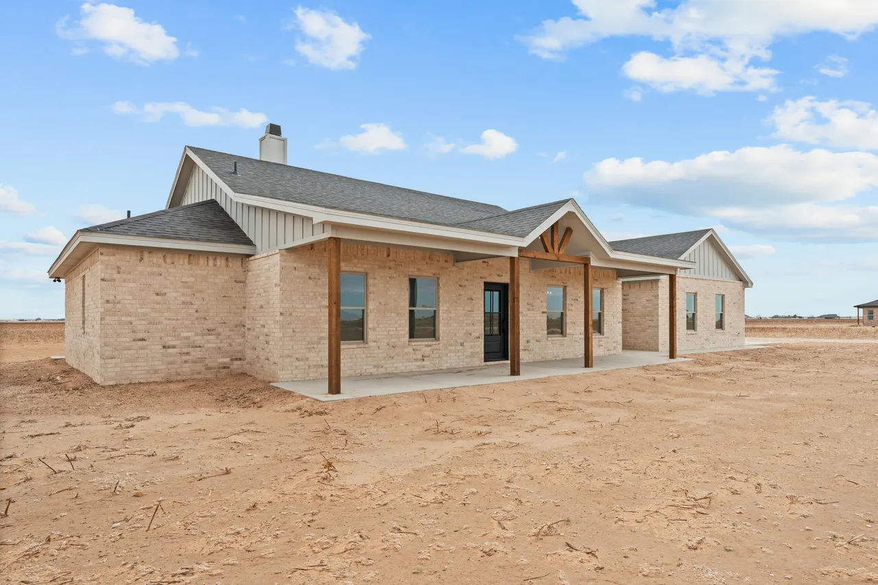 Photo 2 — 5421 County Road 6100, Lubbock, TX 79415