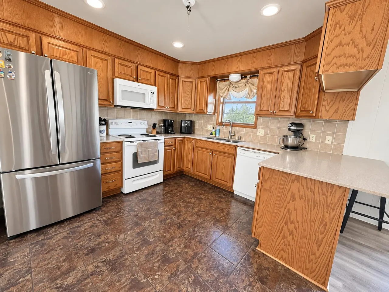 Photo 9 — 572 N Goodall Avenue, Jayton, TX 79528