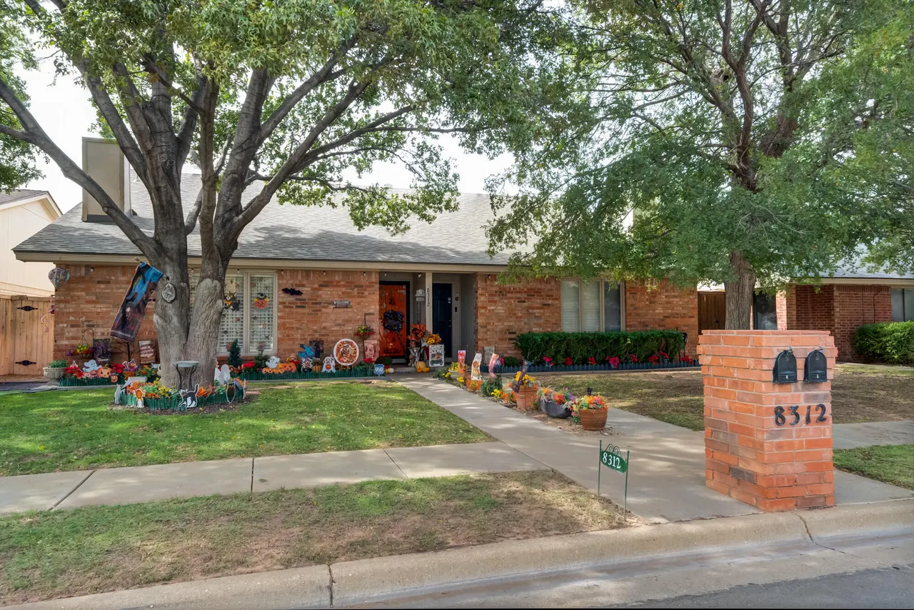 Photo 11 — 8302 Raleigh Avenue, Lubbock, TX 79424