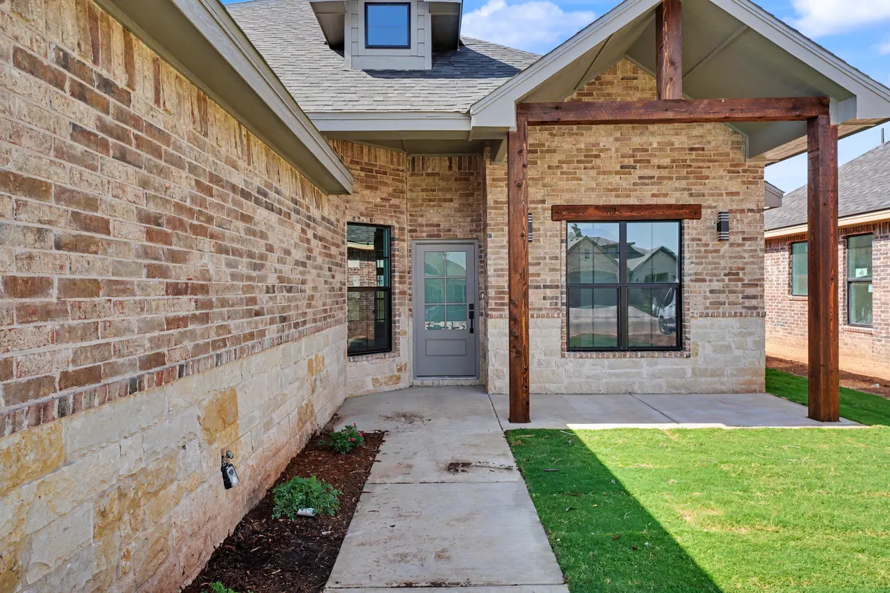 Photo 2 — 1112 N 6th Street, Wolfforth, TX 79382