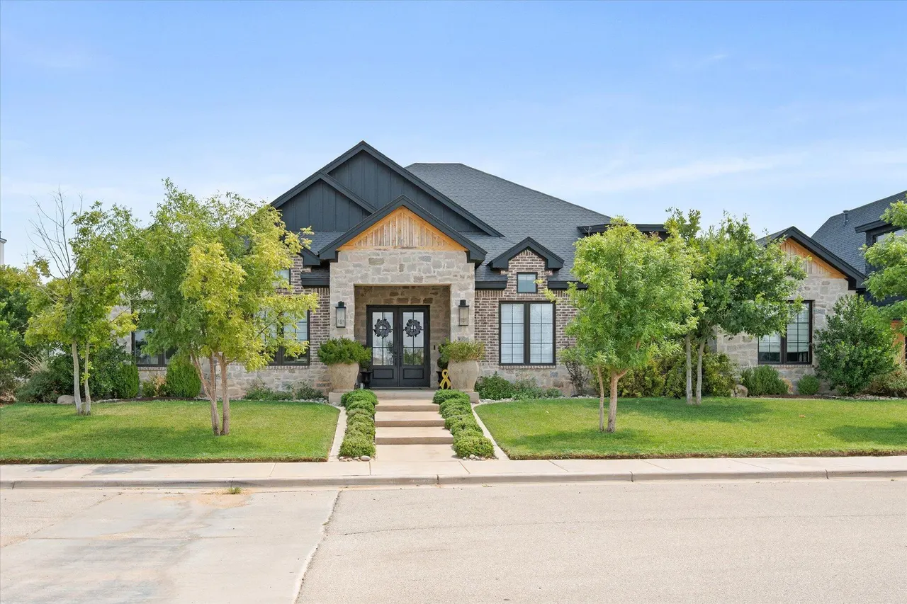 Photo 2 — 611 N 12th Street, Wolfforth, TX 79382