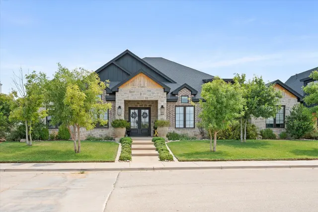 Photo 2 — 611 N 12th Street, Wolfforth, TX 79382