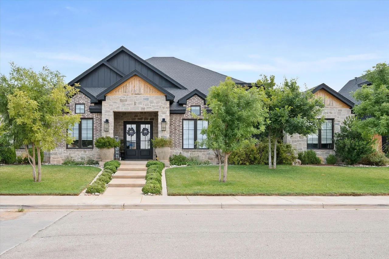 Photo 4 — 611 N 12th Street, Wolfforth, TX 79382