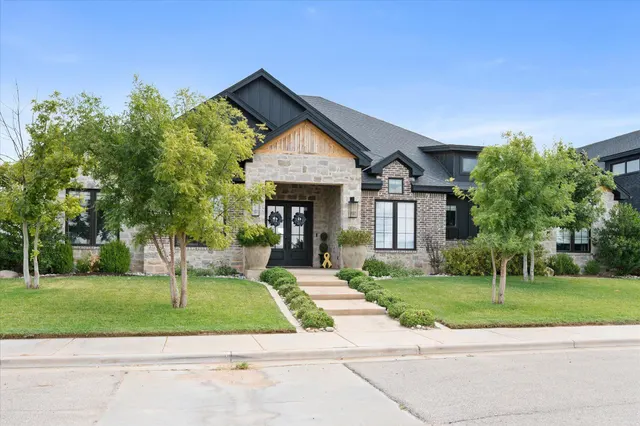 Photo 6 — 611 N 12th Street, Wolfforth, TX 79382