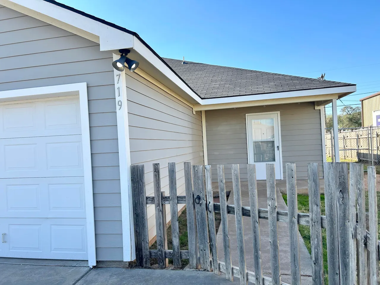 Front exterior — 717 43rd Street 719, Lubbock, TX 79404