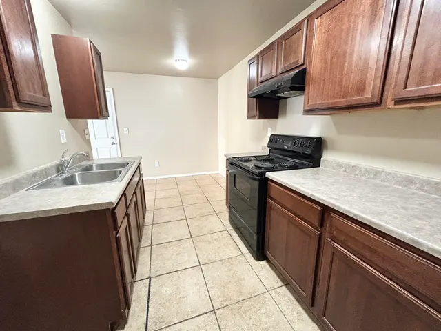 Photo 5 — 717 43rd Street 719, Lubbock, TX 79404