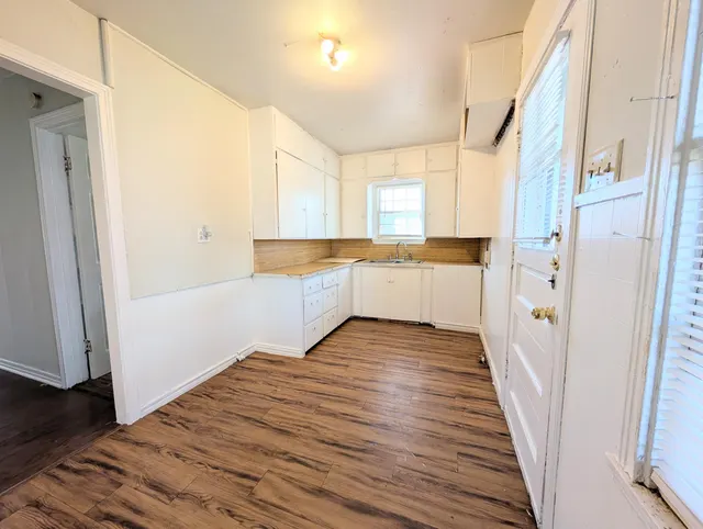 Photo 6 — 2823 33rd Street, Lubbock, TX 79410