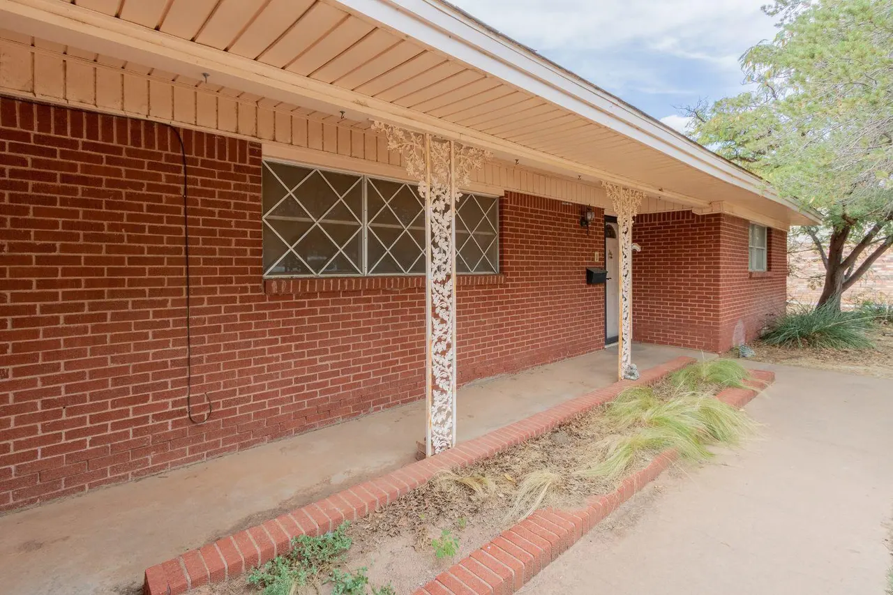 Photo 3 — 2120 65th Place, Lubbock, TX 79412