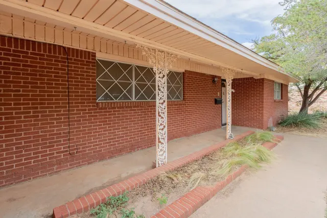 Photo 3 — 2120 65th Place, Lubbock, TX 79412