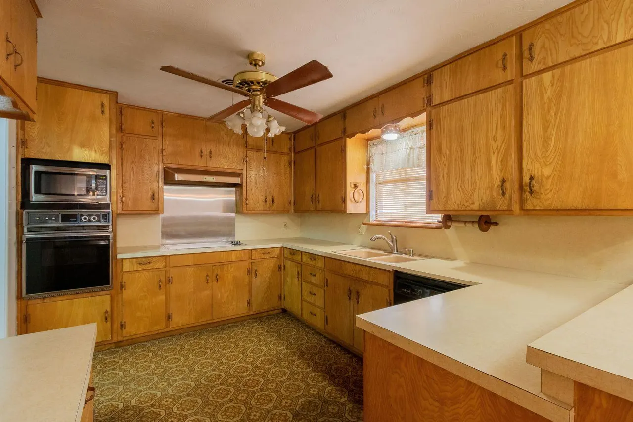 Photo 13 — 2120 65th Place, Lubbock, TX 79412