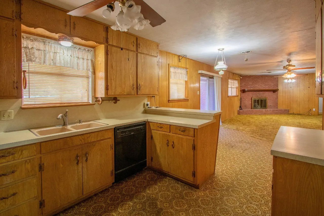 Photo 14 — 2120 65th Place, Lubbock, TX 79412