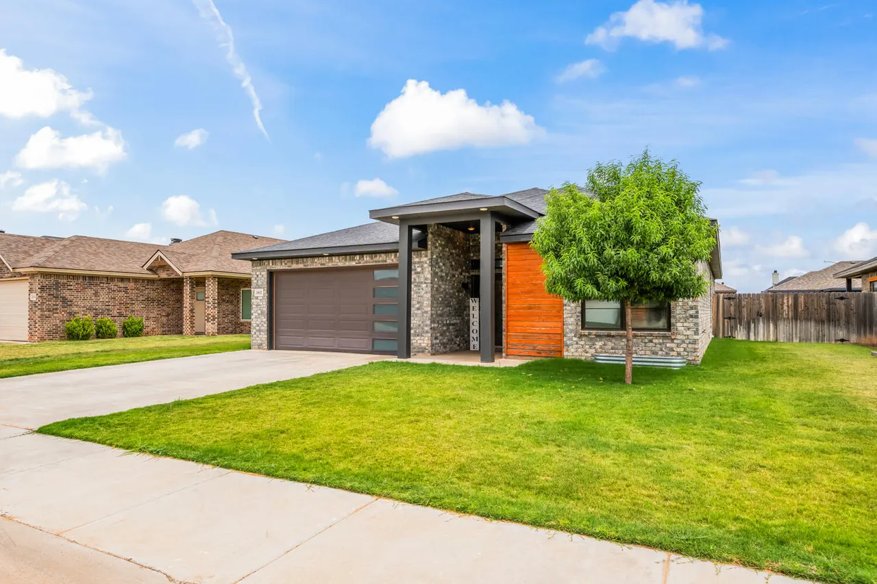Photo 3 — 1012 N Grover Avenue, Lubbock, TX 79416