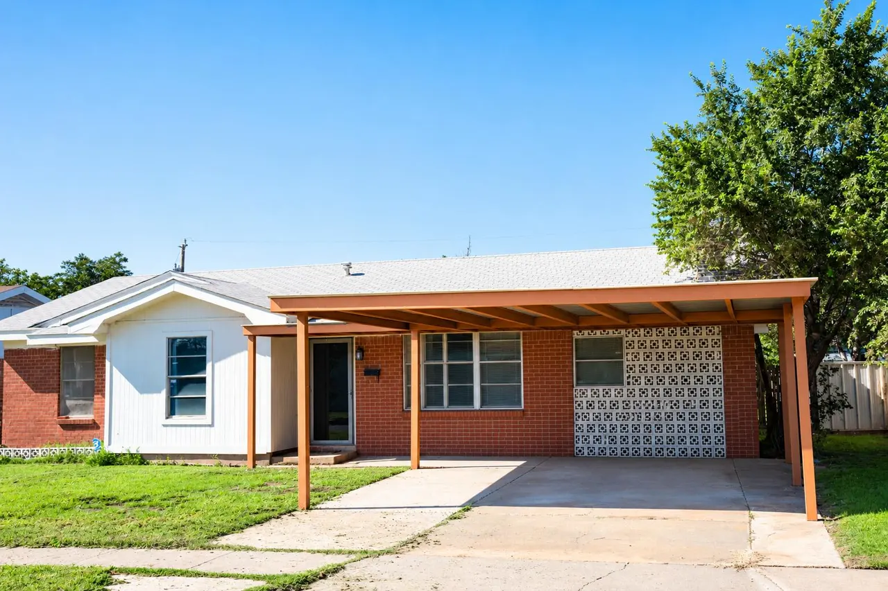 Front exterior — 2807 Lexington Street, Plainview, TX 79072
