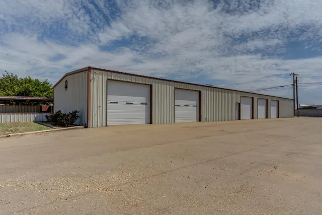 Photo 4 — 104 W 1st Street, Anton, TX 79313